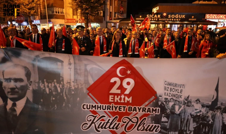 29 Ekim Cumhuriyet Bayramı, tüm coşkusuyla Safranbolu sokaklarında yaşandı.