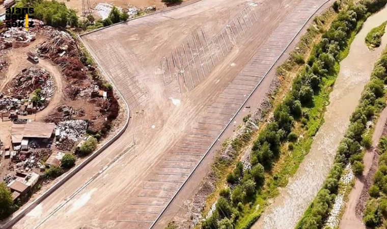 Antepoğlu Sanayi Sitesi’ndeki tır garajı, şoförlere güvenli park alanı sağlıyor.