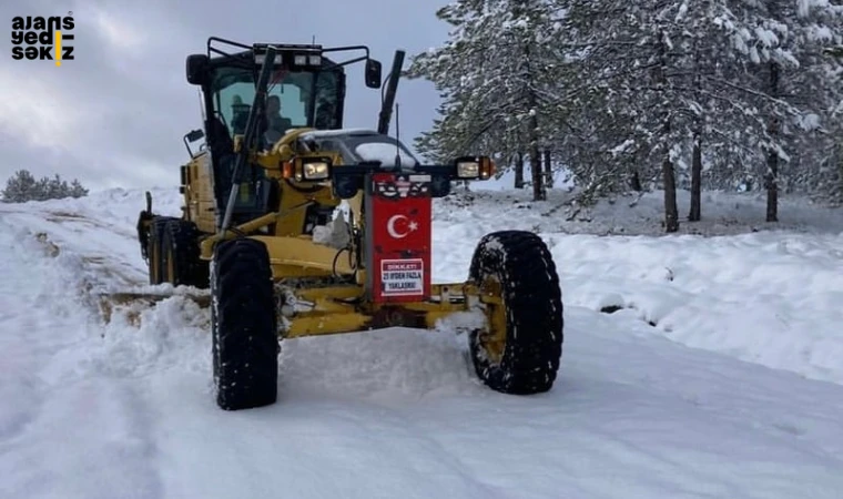 İl Özel İdaresi ekipleri, kar temizleme çalışmalarına hız kesmeden devam ediyor.