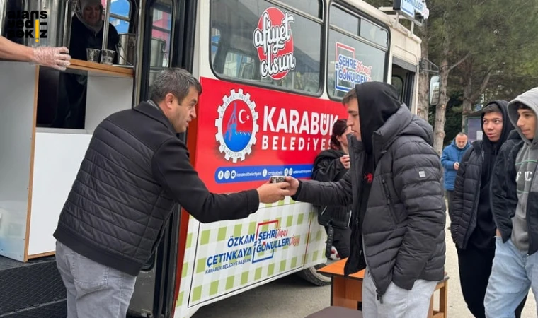 Karabük Belediyesi, üniversite öğrencilerine çorba ikramında bulundu.