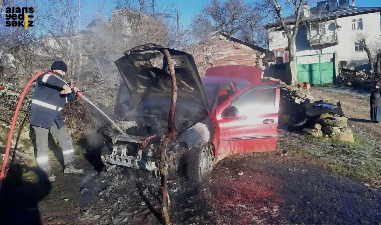 Karabük'ün Eflani ilçesi Çavuşlu köyünde park halindeki bir otomobilde yangın çıktı.