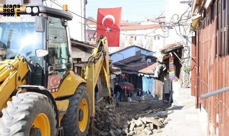 Safranbolu Belediyesi manifaturacılar çarşısında tarihi dokuyu canlandırıyor.