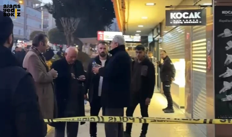 Safranbolu'da maskeli ve silahlı 3 kişi kuyumcu dükkanına soygun yaptı.