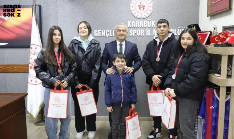 Başarılı sporcular, Coşkun Güven’i ziyaret ederek derecelerini paylaştılar.