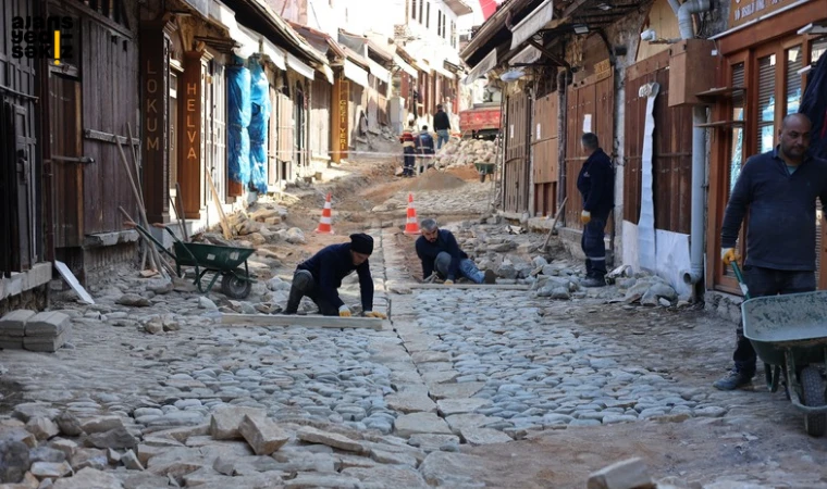 Manifaturacılar Çarşısı’nda Dekoratif Taşlar ile Restorasyon Çalışmaları Sona Yaklaştı.