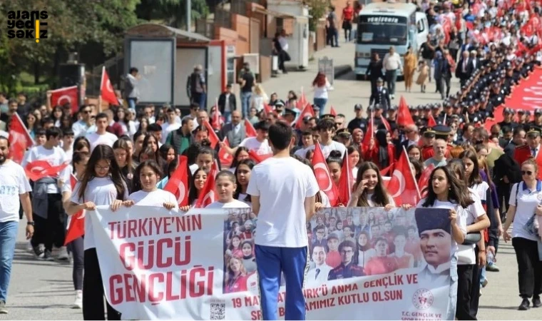 Misak-ı Milli Meydanı, 19 Mayıs için gençlerle doldu.