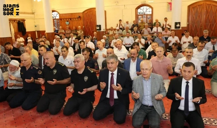 Mevlid-i Şerif ve Şehit Aileleri ile Gaziler onuruna yemek programı düzenlendi.