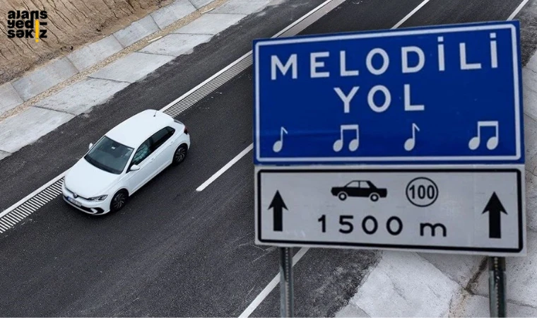 Edirne-Kırklareli karayolunda sürücüler Mehter Marşı eşliğinde seyahat ediyor.