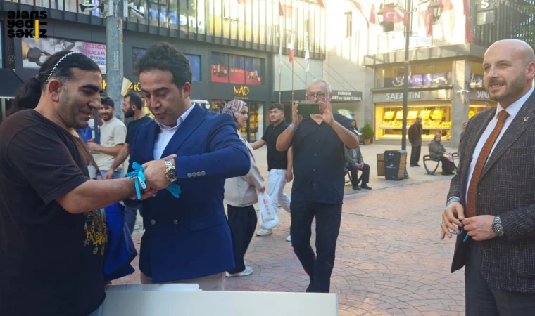 "Gazze'ye Selam, Direnişe Devam" sloganıyla Sumud bilekliği dağıtımı yapıldı.