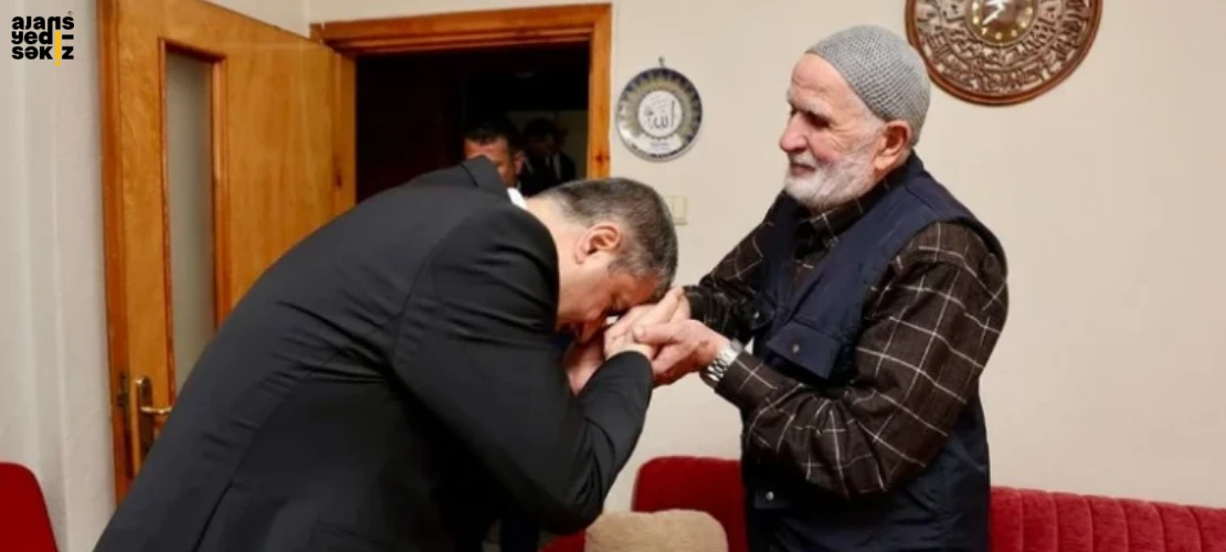 Vali Mustafa Yavuz, şehit Nuri Özcan'ın ailesine şehadet belgesini takdim etti.