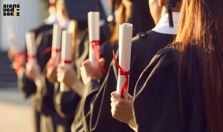 YÖK, üniversitelerde 3 yılda mezun olabilme uygulamasını gelecek yıl başlatıyor.