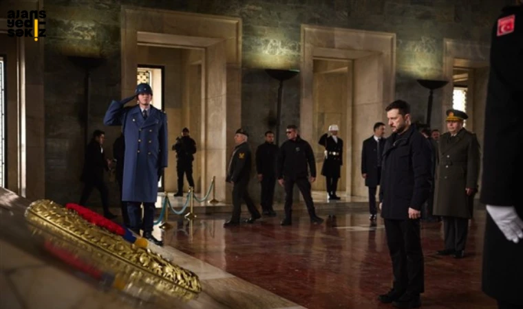 Zelensky, resmi temaslar için geldiği Ankara'da, Anitkabiri ziyaret etti.