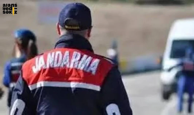 Jandarma, 2 günde 3 operasyonda uyuşturucu madde ve aparatları ele geçirdi.