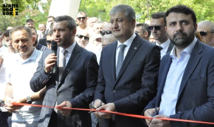 Saat Kulesi’nin etrafında yenilenen park, düzenlenen törenle halkın hizmetine açıldı.