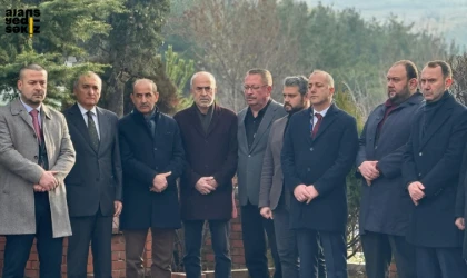 Çelik İş Eski Genel Başkanı Metin Türker, ölümünün 27. yılında mezarı başında anıldı.