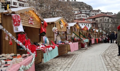 Safranbolu, tarihi atmosferini yılbaşı coşkusuyla birleştirerek eşsiz deneyim sunuyor.