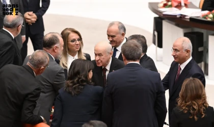 DEM Parti heyeti, saat 15.00'te MHP Genel Başkanı Devlet Bahçeli ile bir araya gelecek.