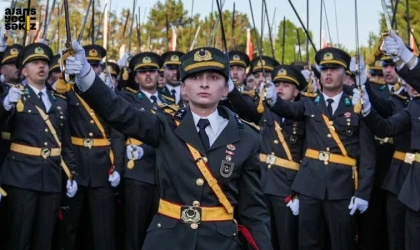 ‘Kılıçlı yemin’ soruşturması: Beş teğmen, üç amir TSK’dan ihraç edildi.