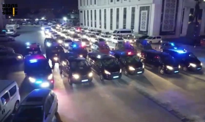 1 ton 806 kilo uyuşturucu madde ve 8 milyon 437 bin uyuşturucu hap ele geçirildi.