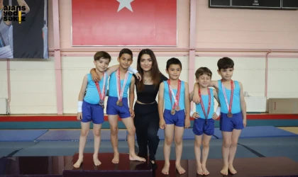 Karabük’te okul sporları kapsamında cimnastik heyecanı yaşandı.