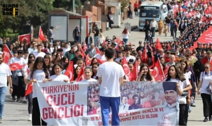 Misak-ı Milli Meydanı, 19 Mayıs için gençlerle doldu.