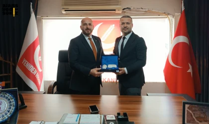 Özçelik- İş Sendikası Karabük Şube Başkanı Kenan Yılmaz ve yönetim kurulu üyeleri, YRP Karabük İl Başkanlığı’nı ziyaret etti.