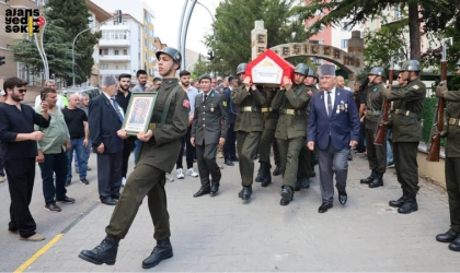 Gazi Hikmet Kapanşahin düzenlenen törenle son yolculuğuna uğurlandı.