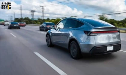 Model Y, 30 dakikalık sürüşle sahibine insansız ulaştı.