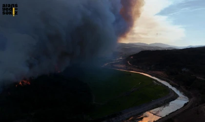 Uçak, helikopter, drone ve kara araçlarıyla yangına yoğun müdahale ediliyor.