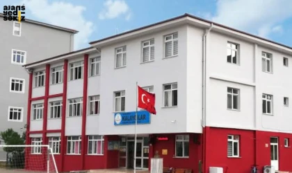 Ali Yavuz, okul müdür yardımcısının eşini göreve aldırdığını iddiası.