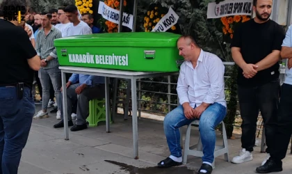 Hayatını kaybeden 17 yaşındaki Yağız Yıldız'ı binlerce kişi son yolculuğuna uğurladı.