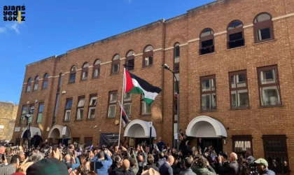 Londra'da Filistin bayrağı düzenlenen törenle göndere çekildi.