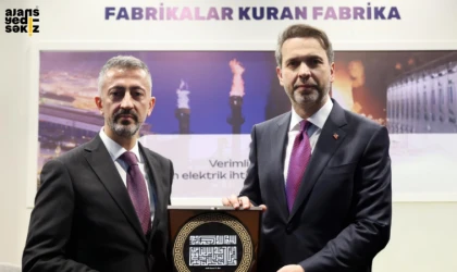 Kardemir Yönetim Kurulu Başkanı Oflaz, Bakan Bayraktar'ı standında ağırladı.