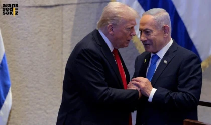 Trump konuşuyordu: İsrail meclisinde "Filistin'i tanıyın" pankartı açıldı.