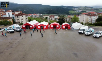 350 m²'lik sahra hastanesi ve UMKE ekipleri 7/24 görev başında.