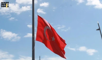 Bolu Belediyesi, uçak kazasında şehit olan 20 asker için 3 günlük yas ilan etti.