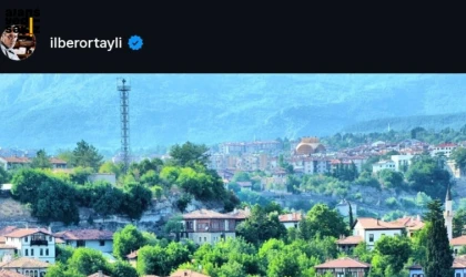 İlber Ortaylı, 4,8 Milyon Takipçiye "Safranbolu'yu Bol Bol Gezin" Çağrısı Yaptı.