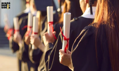 YÖK, üniversitelerde 3 yılda mezun olabilme uygulamasını gelecek yıl başlatıyor.